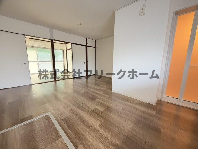 小金井市貫井南町３丁目の賃貸マンションの居間・リビング