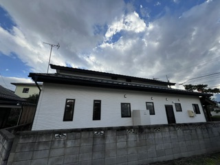安曇野市豊科高家　中古戸建ての外観|環境に配慮されたオール電化仕様。光熱費を一本化できる設計。