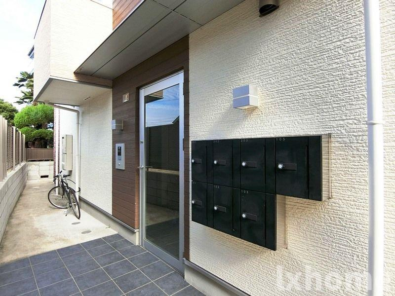 ルミナス岸部中のエントランス|建物の内部です