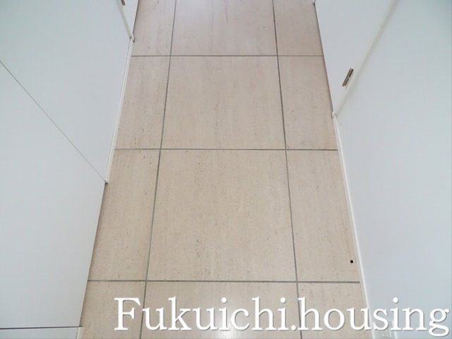 プライムアーバン経堂の玄関