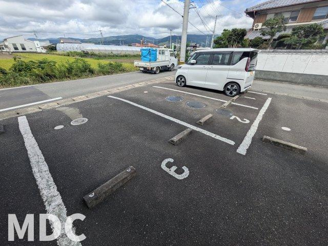 シャーメゾンサンシャインの駐車場