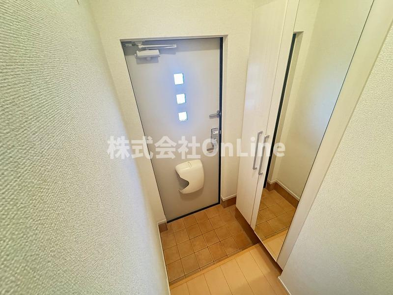 東大阪市新家中町のアパートの玄関