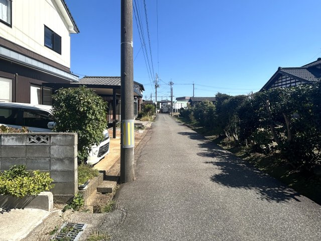 新潟市秋葉区柄目木の前面道路含む現地写真