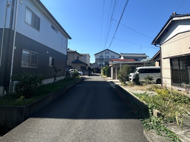 新潟市秋葉区柄目木の前面道路含む現地写真