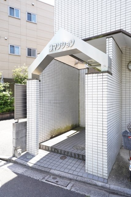 藤マンションのエントランス|ゆとりのあるエントランスです