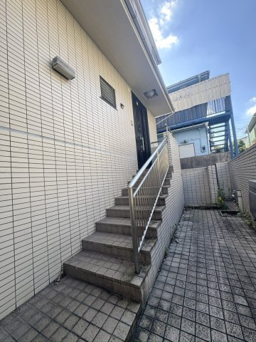 代田5丁目戸建てのエントランス|落ち着いたエントランスです