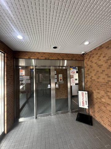 ライオンズプラザ井土ヶ谷弐番館のエントランス|ゆとりのあるエントランスです