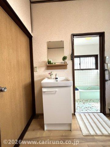 レントハウス川越砂新田の独立洗面台|朝の支度にも助かる、独立の洗髪洗面化粧台