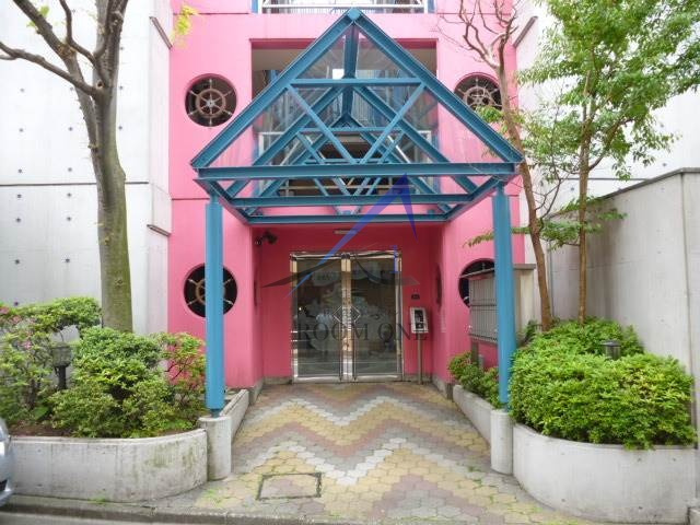 ネバーランドのエントランス|エントランスです。