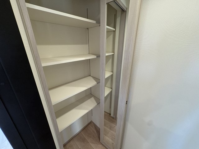 アヴニール西新町の収納