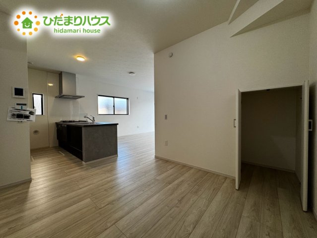 上尾市本町6期　新築戸建　02のキッチン