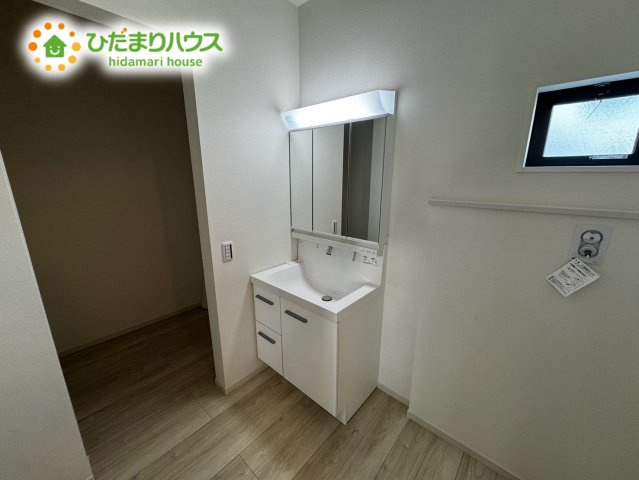 上尾市本町6期　新築戸建　02の独立洗面台