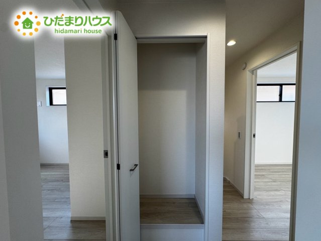 上尾市本町6期　新築戸建　02の収納|2階廊下収納