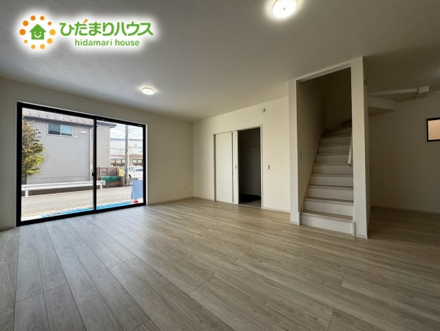 上尾市本町6期　新築戸建　02の居間・リビング|LDK：18帖＋4.1帖