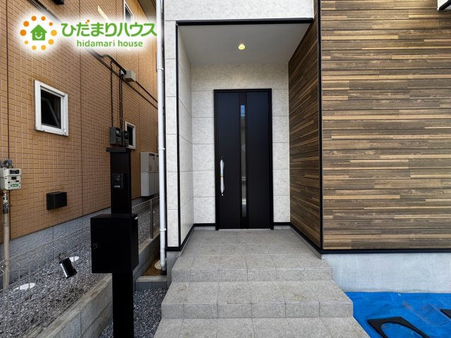 上尾市本町6期　新築戸建　02の玄関