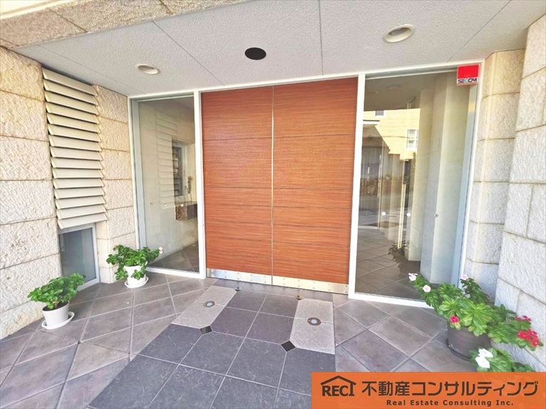 ワコーレ苦楽園レジデンスの玄関