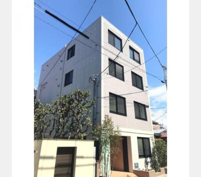 【外観】 | アステラホーム中野坂上 | 鉄筋コンクリート造のがっちりとした建物。
