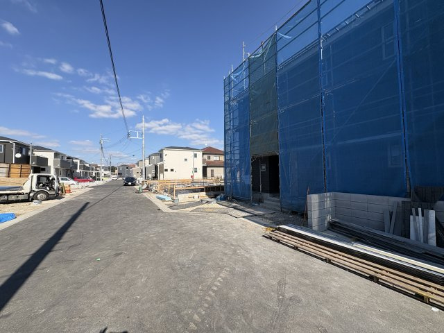 野田市中里第6　新築戸建　1号棟の前面道路含む現地写真