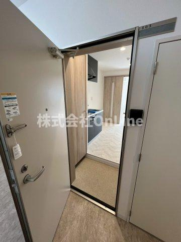 エルミタージュ小若江1号館の玄関