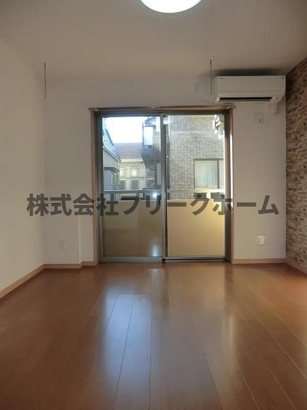 武蔵野市西久保２丁目の賃貸マンションの居間・リビング