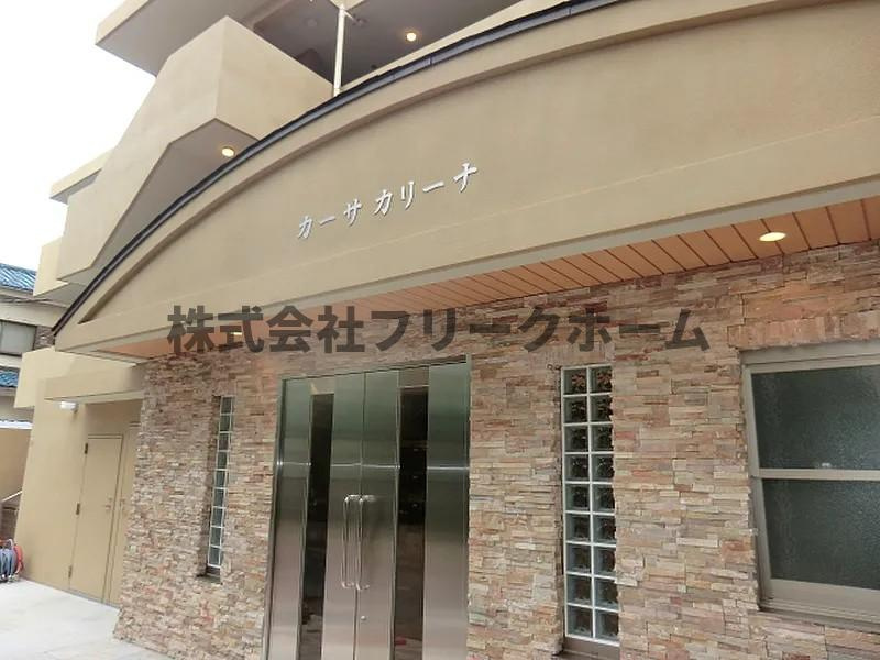 武蔵野市西久保２丁目の賃貸マンションのエントランス