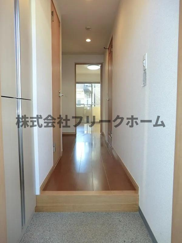 武蔵野市西久保２丁目の賃貸マンションの玄関