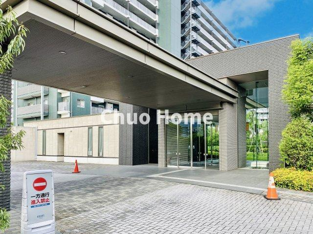 アクラス4号棟のエントランス|【エントランス】マンションのエントランスは、その物件の印象を決める、顔とも言える場所です。毎日通る場所ですからきれいなのが一番です。