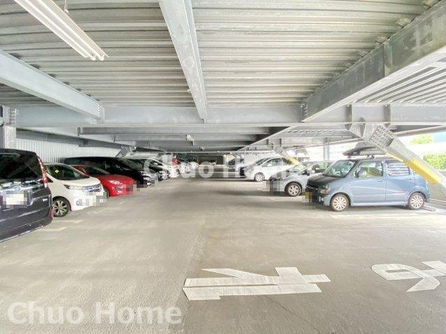 アクラス4号棟の駐車場|【敷地内駐車場】最新の空き状況や費用などの詳細は担当スタッフまでお問い合わせください。
