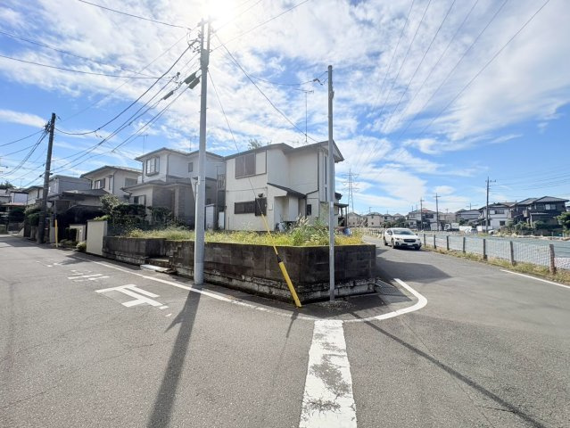 狭山市水野　建築条件なし売地　西武新宿線『入曽駅』徒歩11分　【入間野小学区】の前面道路含む現地写真