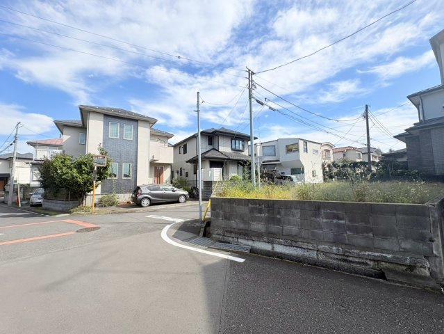 狭山市水野　建築条件なし売地　西武新宿線『入曽駅』徒歩11分　【入間野小学区】の前面道路含む現地写真