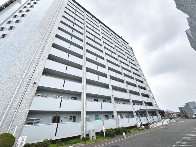 泉北若松台ＡＢ住宅１号棟の外観|【システムキッチン新調】対面式キッチンですので、開放感がありますね！毎日のお料理も気持ちよくできますね！