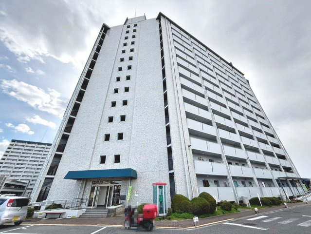 泉北若松台ＡＢ住宅１号棟の外観|【ユニットバス新調】浴室に窓が付いているので、換気ができて湿気やカビ防止になりますよ♪