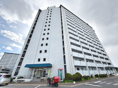 【外観】 | 泉北若松台ＡＢ住宅１号棟 | 【ユニットバス新調】浴室に窓が付いているので、換気ができて湿気やカビ防止になりますよ♪
