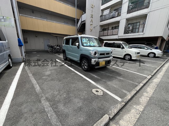 ローズハイツの駐車場