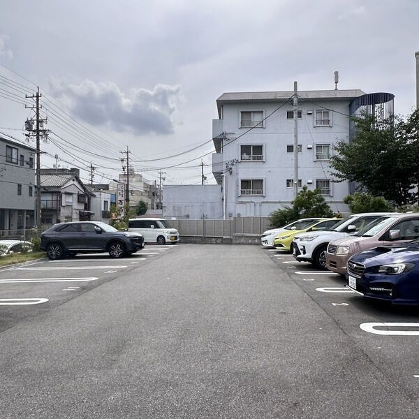 サンウッド要の駐車場