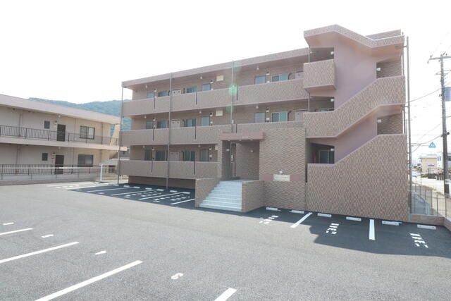 シーショア・藤井原の駐車場