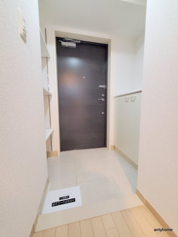 レジュールアッシュJUSO　仲介手数料無料の玄関