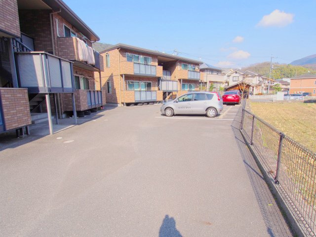 エスペランスKの駐車場