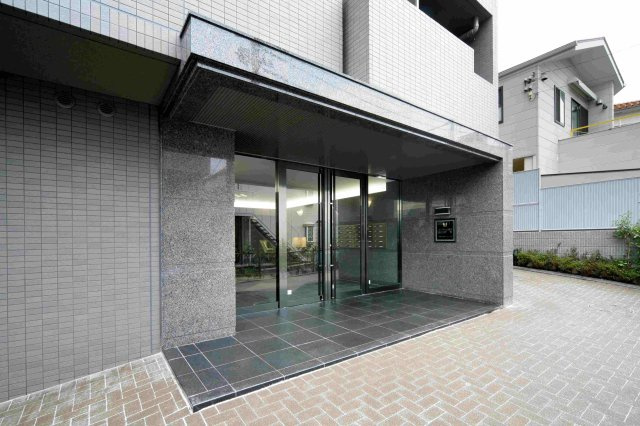 ルーブル上池台弐番館 のエントランス