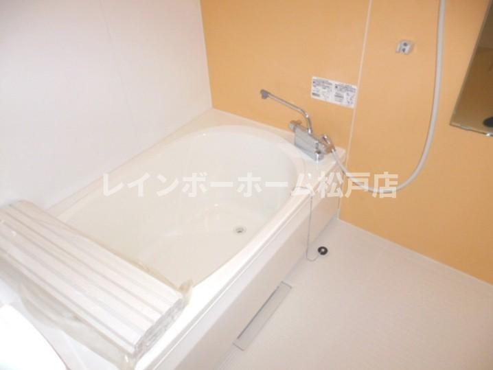 仲介手数料（賃料の1.10ヵ月）の50％OFF対象物件！の浴室|ゆったり過ごせるお風呂です