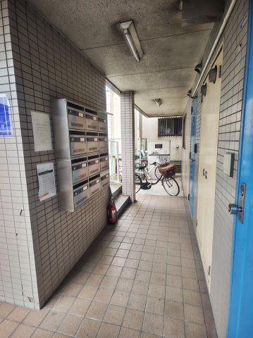 プレアール寝屋川秦町のロビー