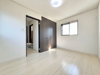 【洋室】 | 土師町１丁　中古一戸建 | お急ぎの方に嬉しい、即入居可能ですよ！内覧予約は当日から承っております！お気軽にお問い合わせ下さいませ♪