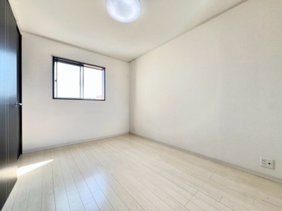 【洋室】 | 土師町１丁　中古一戸建 | お客様にとって最良のマイホームが見つかりますよう、イエストアが全力でお手伝いさせていただきます！いつでもお気軽にお問い合わせ下さい♪
