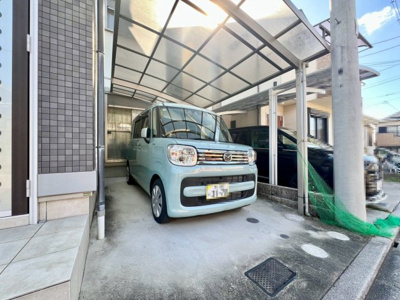 【駐車場】 | 土師町１丁　中古一戸建 | 【駐車場】カーポートが付いているので、雨の日も愛車が濡れにくく嬉しいですね！