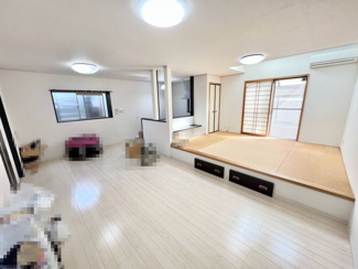 【居間・リビング】 | 土師町１丁　中古一戸建 | 【全居室６帖以上のゆとりある住まい】のびのび新生活をここではじめませんか♪現況空家ですので、お忙しい方でもお仕事帰り等にご内覧頂けます！
