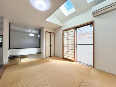 【和室】 | 土師町１丁　中古一戸建 | 【和室あります】吹抜けありますよ！トップライトも付いているので、採光良好で明るいです♪心地よく気持ちも明るくなりますね！
