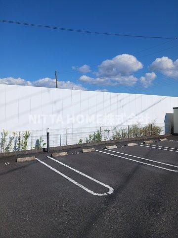 ファミール菅の駐車場|敷地内に駐車場2台分の確保があります☆