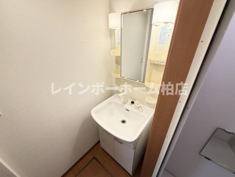 特典：仲介手数料が50％OFFです‼の洗面所|独立洗面台です