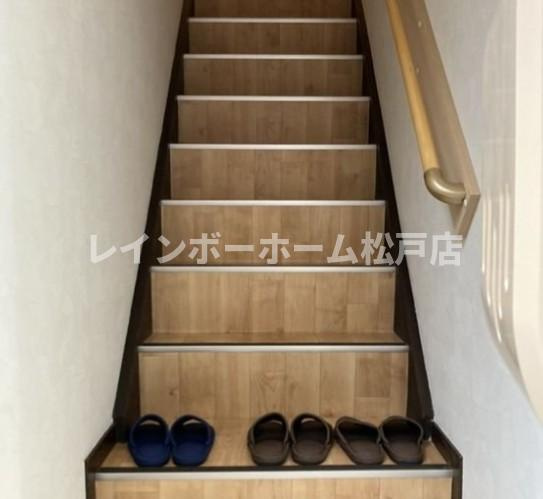 萩沢ハイツA棟仲介手数料（賃料の1.10ヵ月）の50％OFF対象物件！の玄関|収納もある玄関です