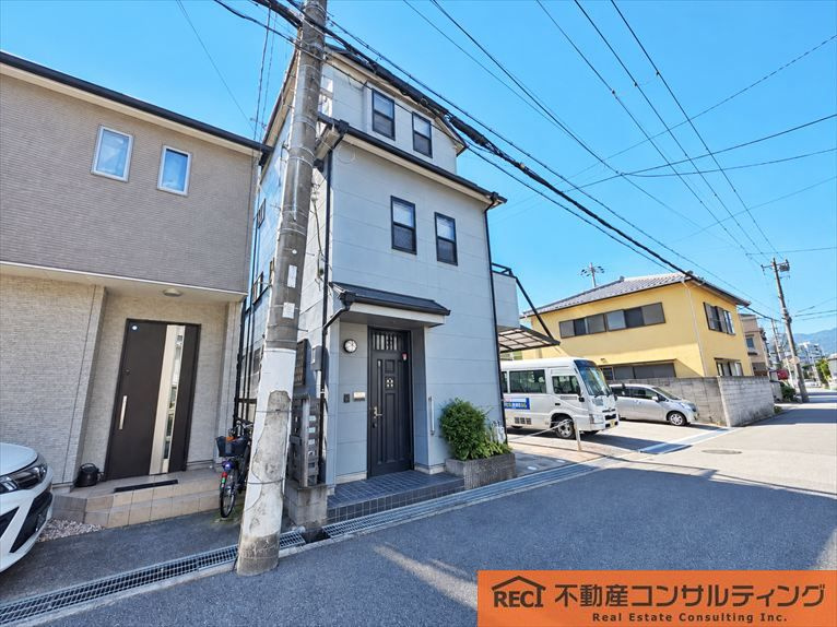 西宮市津門川町　中古戸建のエントランス